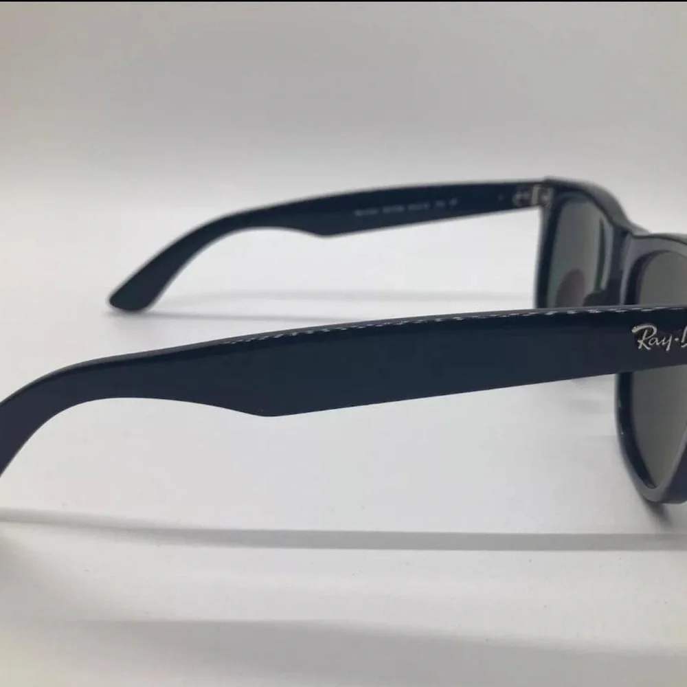 Ray-Ban Wayfarer Black  Polarized Sunglasses